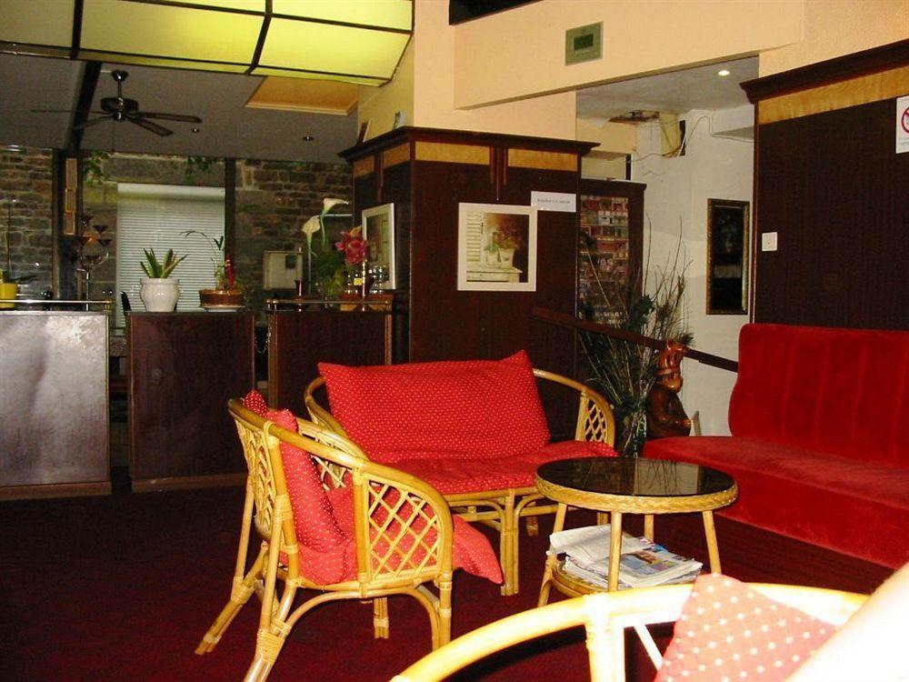 Hotel Saint - Pierre Villedieu-les-Poëles Exterior foto